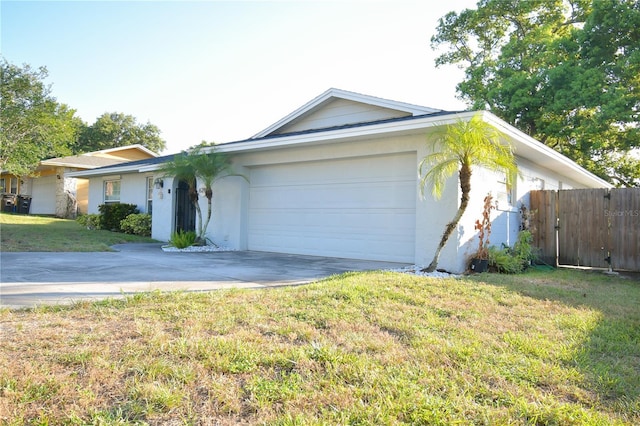 628 Riverview Ave, Altamonte Springs, FL 32714 - single story home featuring a garage, stucco siding, and driveway