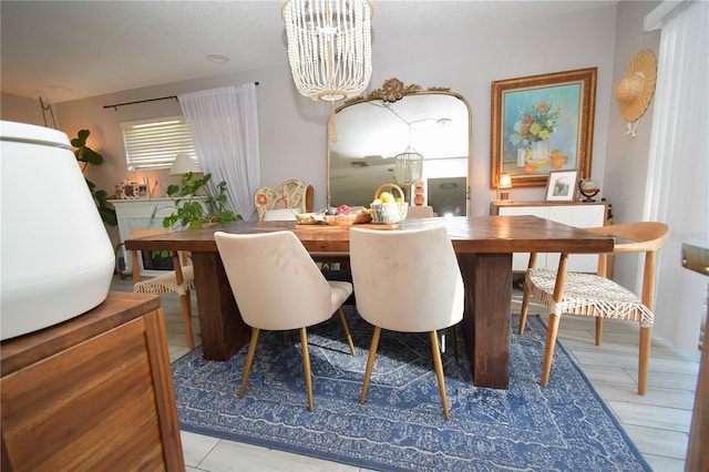 628 Riverview Ave, Altamonte Springs, FL 32714 - dining space featuring a chandelier