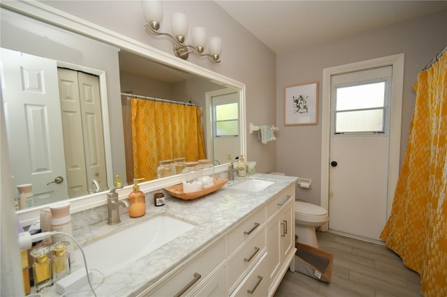 628 Riverview Ave, Altamonte Springs, FL 32714 - full bathroom with double vanity, wood finished floors, and a shower with shower curtain