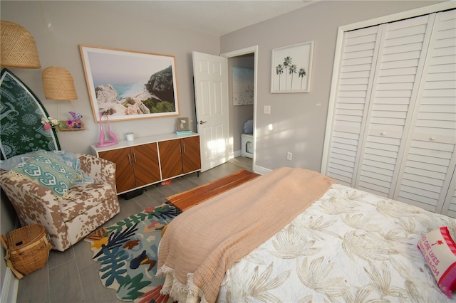 628 Riverview Ave, Altamonte Springs, FL 32714 - bedroom featuring dark wood-type flooring and a closet