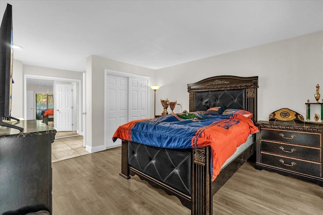 7421 Sugar Bend Dr Unit 7421, Orlando, FL 32819 - bedroom with wood finished floors and a closet