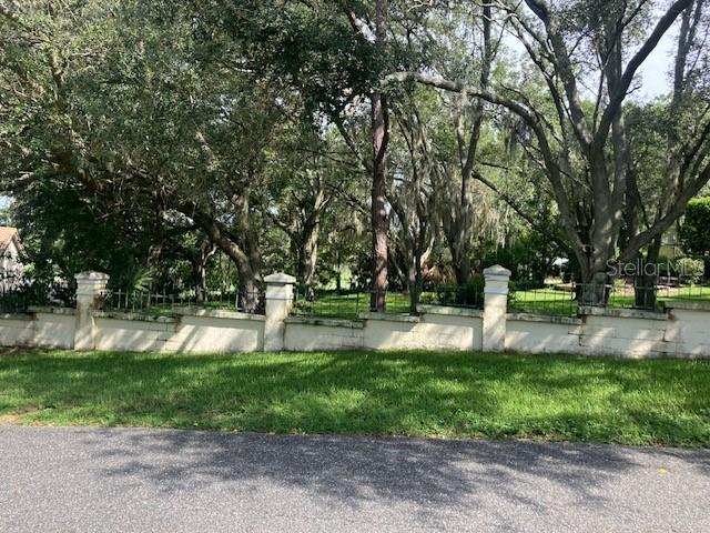 114 W Magnolia Ave, Howey In The Hills, FL 34737 - photo 1