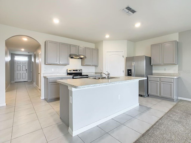 313 Sofia Ln, Lake Alfred, FL 33850 - kitchen featuring appliances with stainless steel finishes, gray cabinetry, arched walkways, and recessed lighting