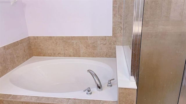 12630 Old Plantation Ln, Orlando, FL 32824 - full bath with a garden tub