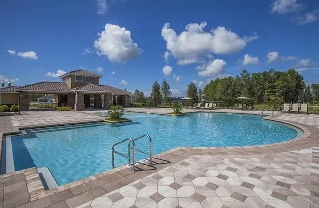 12630 Old Plantation Ln, Orlando, FL 32824 - community pool with a patio