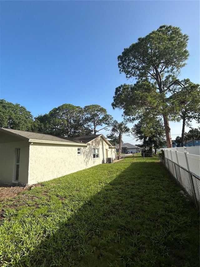 9504 W Cluster Ave, Tampa, FL 33615 - view of yard