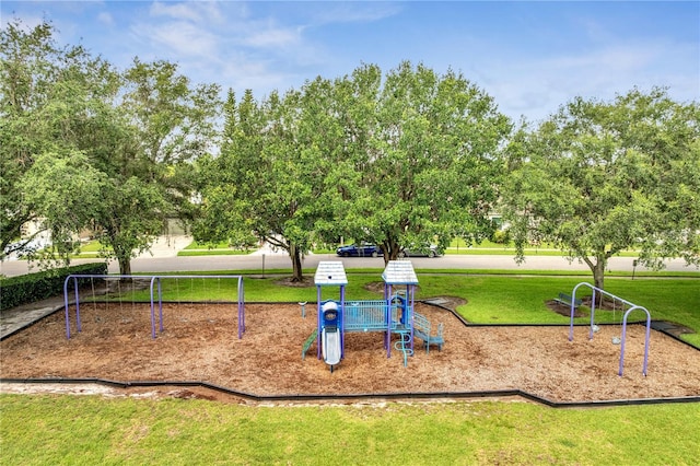13217 Briar Forest Ct, Orlando, FL 32828 - surrounding community with a lawn