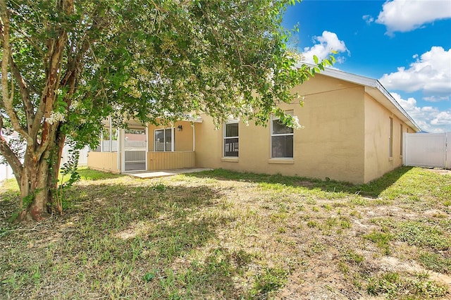118 Sir Phillips Dr, Davenport, FL 33837 - back of property featuring stucco siding