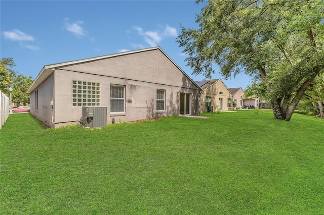 1753 Sage Creek Ct, Orlando, FL 32824 - rear view of property with a yard and stucco siding