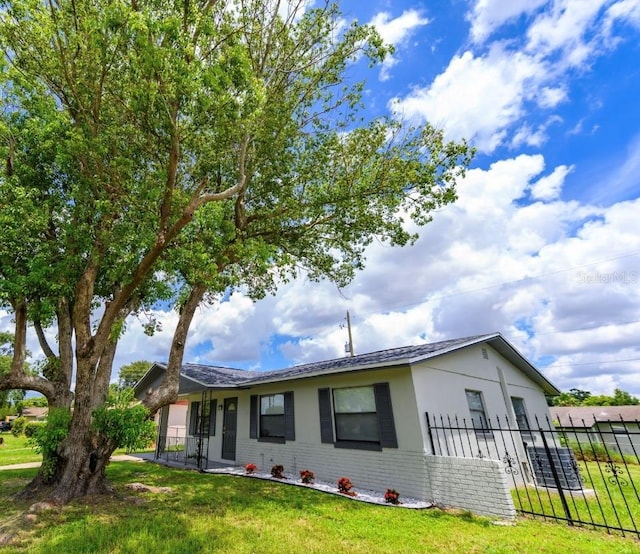 4469 Evers Pl, Orlando, FL 32811 - view of front facade with brick siding and stucco siding