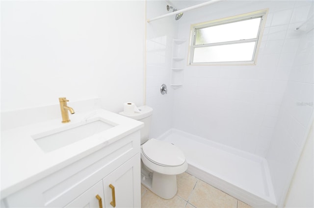 4469 Evers Pl, Orlando, FL 32811 - bathroom featuring a tile shower, vanity, and tile patterned floors