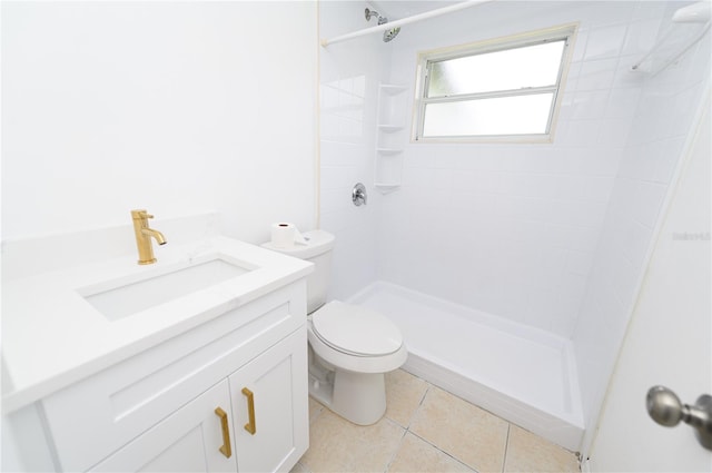 4469 Evers Pl, Orlando, FL 32811 - bathroom featuring tiled shower, vanity, and tile patterned flooring