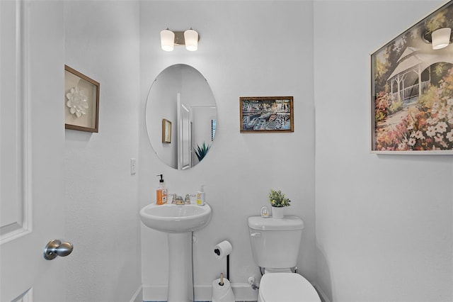 461 Diamond Dove Cv, Winter Springs, FL 32708 - half bathroom featuring toilet and baseboards