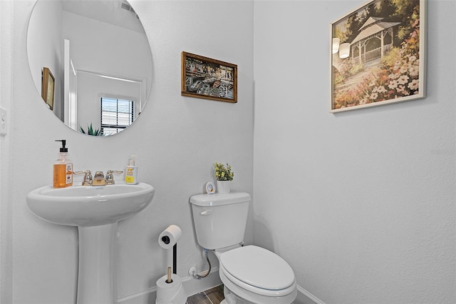 461 Diamond Dove Cv, Winter Springs, FL 32708 - half bath featuring baseboards and toilet
