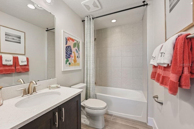 2563 Long Pine Ave, Apopka, FL 32712 - full bath featuring wood finished floors, vanity, shower / bathtub combination with curtain, a textured ceiling, and recessed lighting