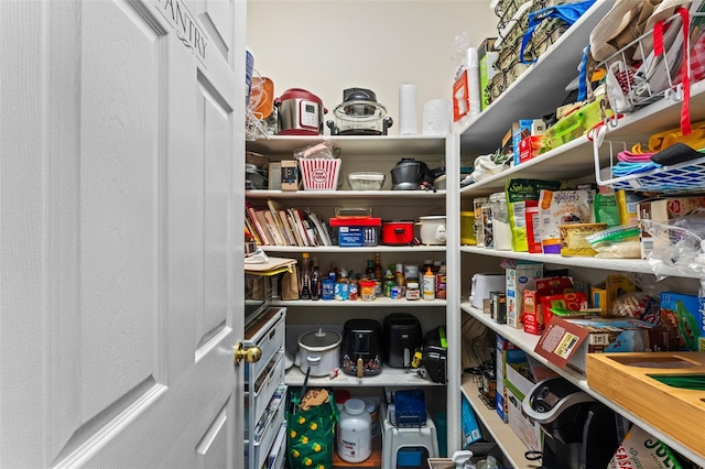 11613 Swift Water Cir, Orlando, FL 32817 - view of pantry