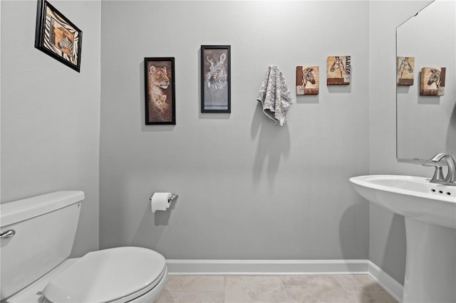 2412 Camden Park Ave, Davenport, FL 33837 - half bathroom featuring toilet and baseboards