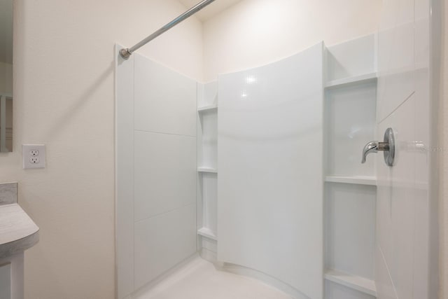 3241 Silas Dr, New Smyrna Beach, FL 32168 - bathroom featuring a shower