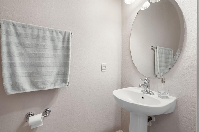 594 Hernando Pl, Clermont, FL 34715 - bathroom with a sink