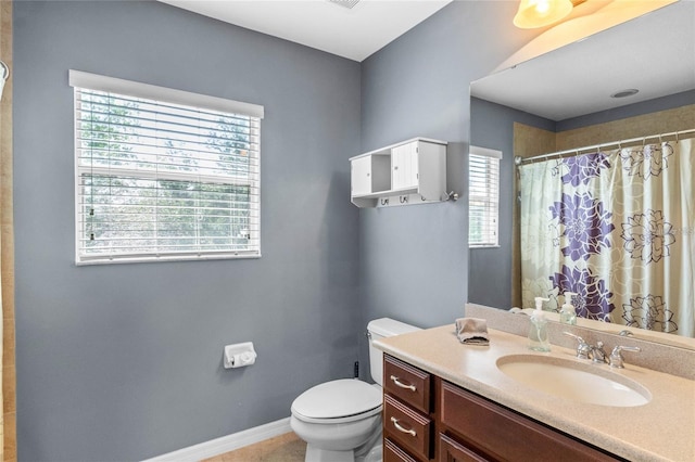 2122 Bent Grass Ave, Ocoee, FL 34761 - full bath featuring vanity and a shower with curtain