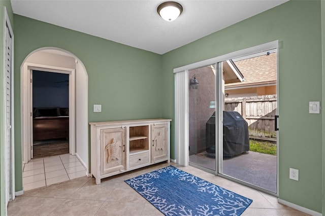 851 Bates Ct, Casselberry, FL 32707 - doorway featuring tile patterned floors, arched walkways, and a textured ceiling