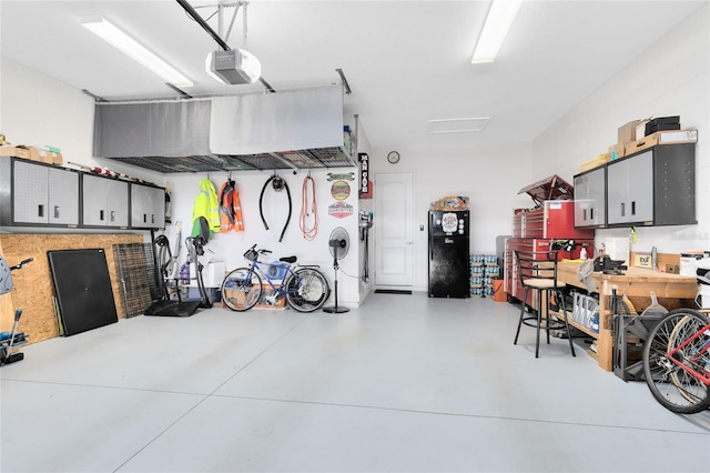2302 Datura Loop, Saint Cloud, FL 34772 - garage with a garage door opener