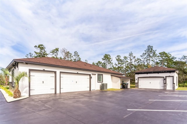 18623 Tunbridge St, Orlando, FL 32833 - view of garage