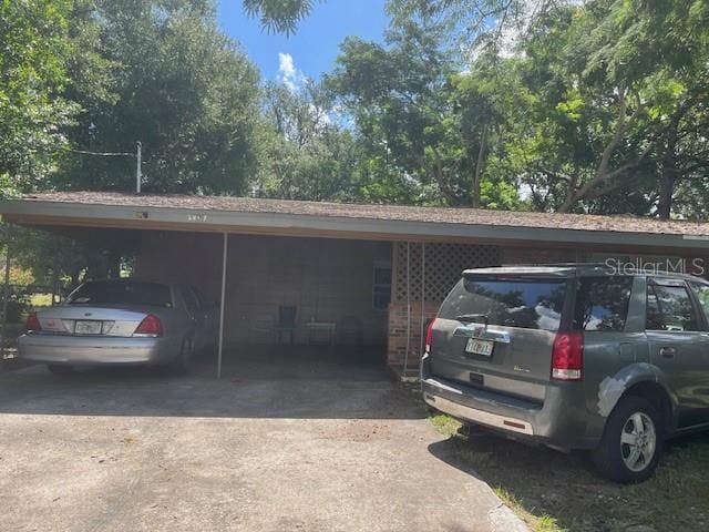 1807 N Powers Dr, Orlando, FL 32818 - view of parking / parking lot