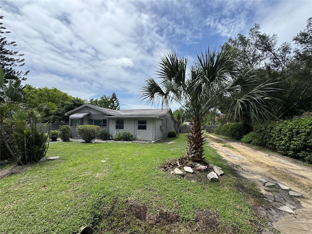 269 12th Ave, Ocoee, FL 34761 - view of front of property featuring a front lawn and driveway