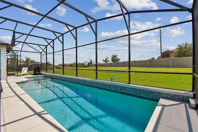 2433 Santa Vista Loop, Apopka, FL 32703 - view of swimming pool featuring a patio, glass enclosure, and a pool with connected hot tub