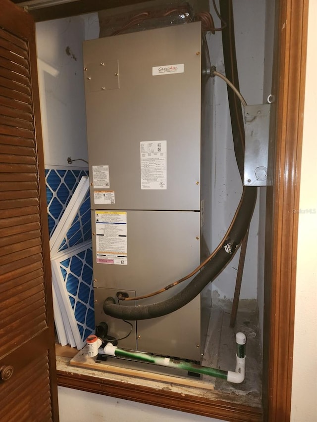 201 N Hart Rd, Geneva, FL 32732 - utility room featuring heating unit