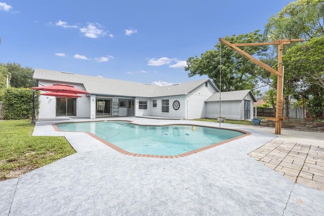 9001 New Orleans Ct, Orlando, FL 32818 - view of swimming pool featuring a patio and a shed