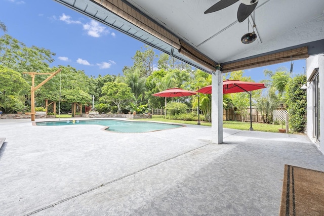 9001 New Orleans Ct, Orlando, FL 32818 - swimming pool featuring a ceiling fan, a patio, and view of wooded area