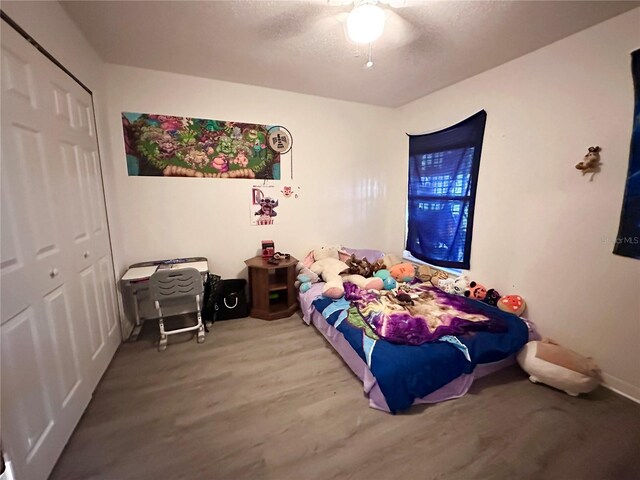 603 Reston Pl, Davenport, FL 33897 - bedroom with a closet, wood finished floors, a ceiling fan, and a textured ceiling