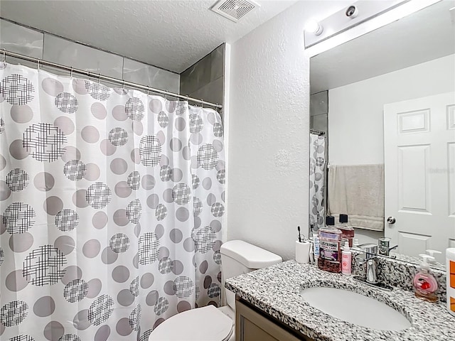 14939 SW 46th Cir, Ocala, FL 34473 - bathroom featuring a textured wall, vanity, a textured ceiling, and a shower with curtain