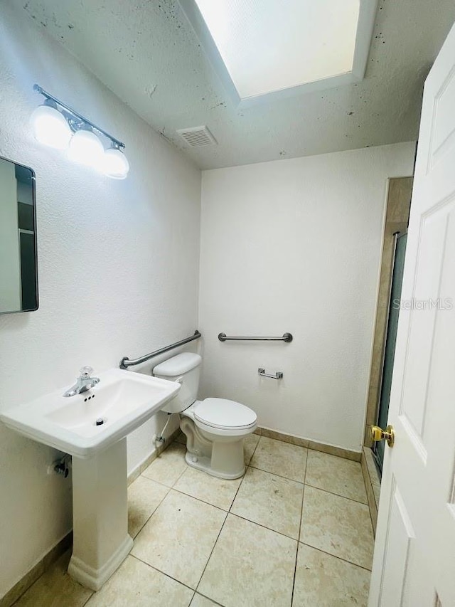 1980 Williams Manor Ave, Orlando, FL 32811 - full bath featuring a shower stall and tile patterned flooring