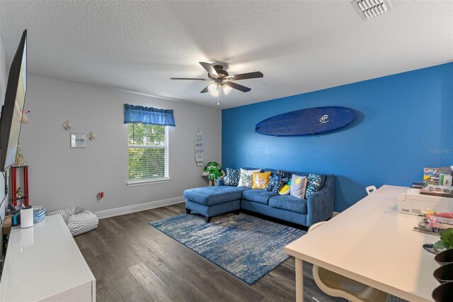 1005 Thunderhead Ln, Minneola, FL 34715 - living room with a ceiling fan, wood finished floors, and a textured ceiling