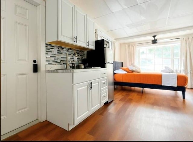 904 15th St NE, Winter Haven, FL 33881 - bar with dark wood-type flooring and decorative backsplash