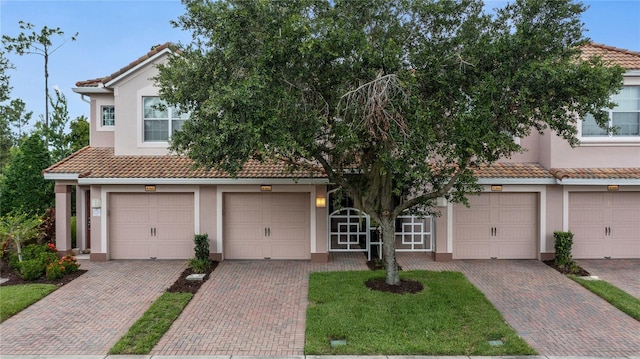 8362 Bella Tierra Ct Unit 10146, Davenport, FL 33896 - view of front of house featuring a tile roof, stucco siding, and driveway