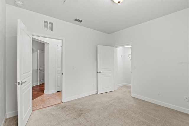8362 Bella Tierra Ct Unit 10146, Davenport, FL 33896 - unfurnished bedroom with carpet flooring, a walk in closet, and a closet