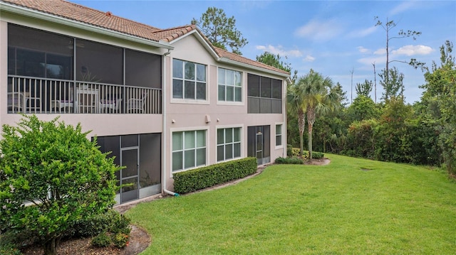 8362 Bella Tierra Ct Unit 10146, Davenport, FL 33896 - rear view of property featuring a sunroom, stucco siding, and a yard