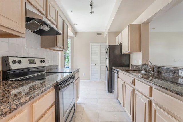 408 Summit Ridge Pl Unit 210, Longwood, FL 32779 - kitchen featuring electric range, under cabinet range hood, backsplash, dark stone counters, and light tile patterned floors