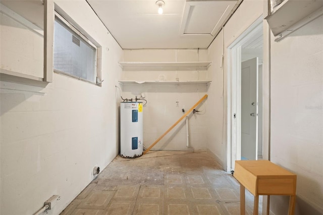 575 Ave M SE, Winter Haven, FL 33880 - basement with water heater