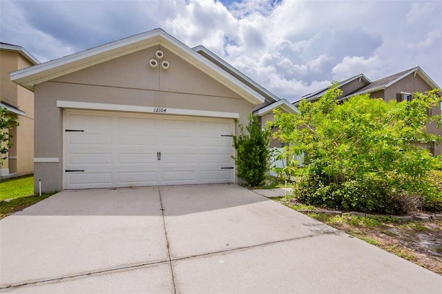 12104 Fawn Brindle St, Riverview, FL 33578 - view of front of home featuring stucco siding and driveway