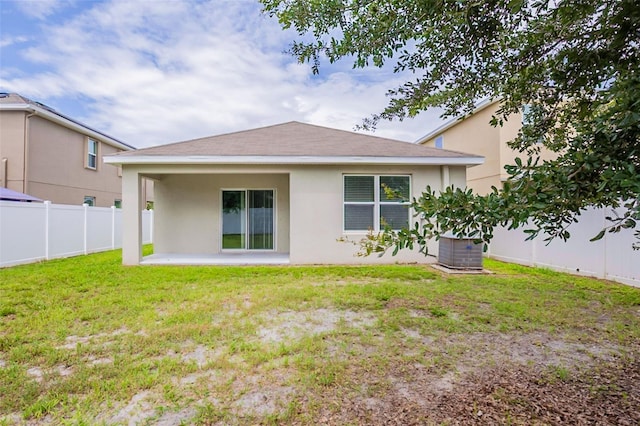 12104 Fawn Brindle St, Riverview, FL 33578 - back of property with stucco siding and a patio