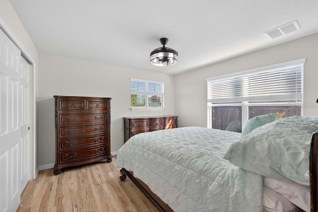 30120 Hackney Loop, Mount Dora, FL 32757 - bedroom featuring light wood-style flooring and a closet