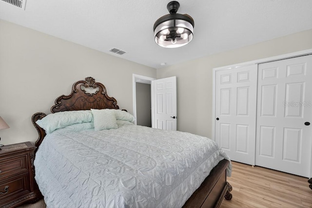 30120 Hackney Loop, Mount Dora, FL 32757 - bedroom featuring light wood-style flooring and a closet