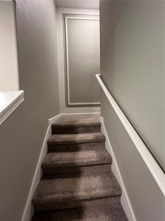 8512 Player Point Dr, Davenport, FL 33896 - view of stairway