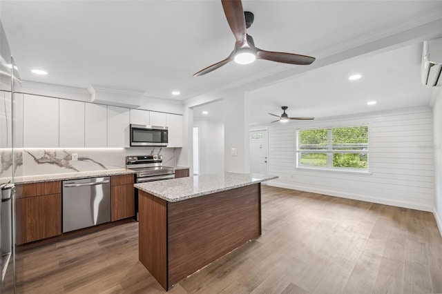 4505 Cottonwood Dr, New Port Richey, FL 34652 - kitchen featuring appliances with stainless steel finishes, a ceiling fan, modern cabinets, white cabinetry, and a kitchen island