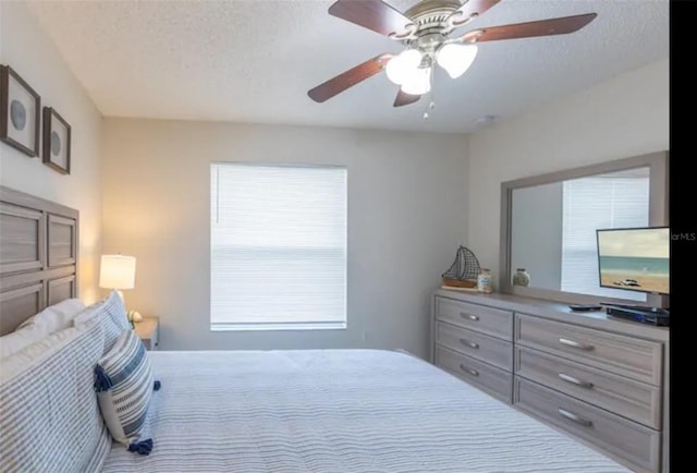 365 Aylesbury Ct, Kissimmee, FL 34758 - bedroom with a textured ceiling and ceiling fan
